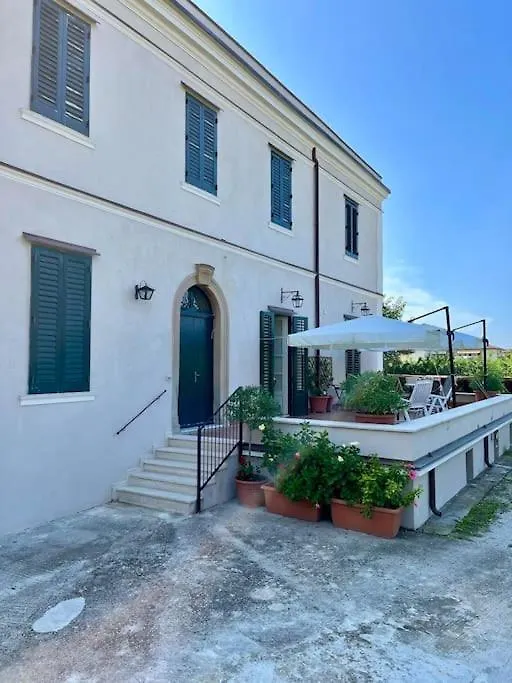 Charmant Villa Santa Lucia Capo dʼOrlando شقة
